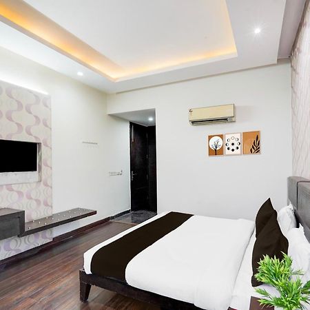 Hotel Super Townhouse Sector 51 Noida Near Metro Station Zewnętrze zdjęcie