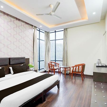 Hotel Super Townhouse Sector 51 Noida Near Metro Station Zewnętrze zdjęcie