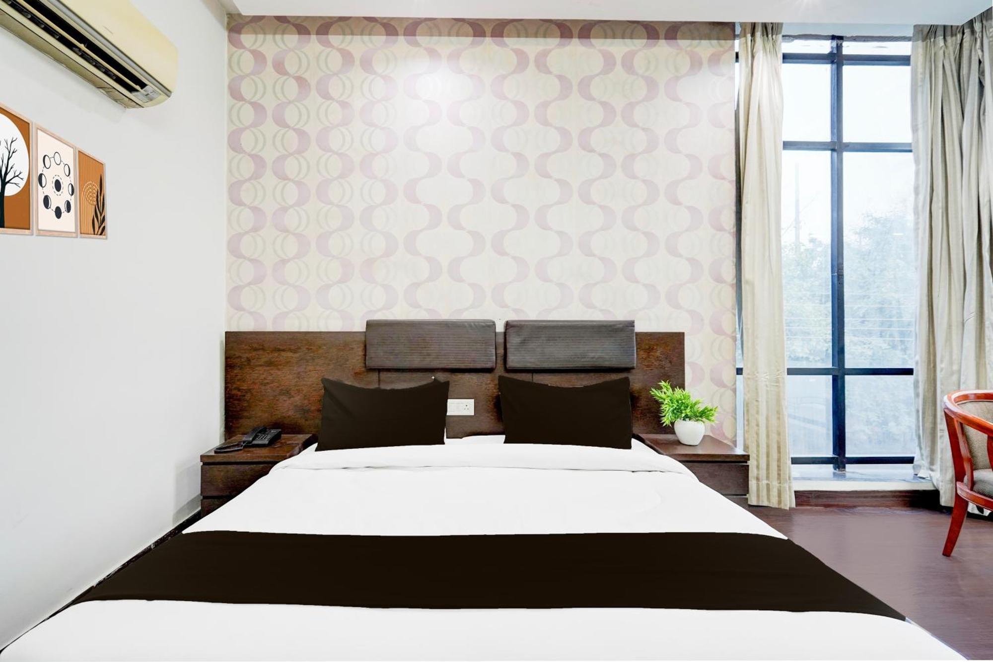 Hotel Super Townhouse Sector 51 Noida Near Metro Station Zewnętrze zdjęcie