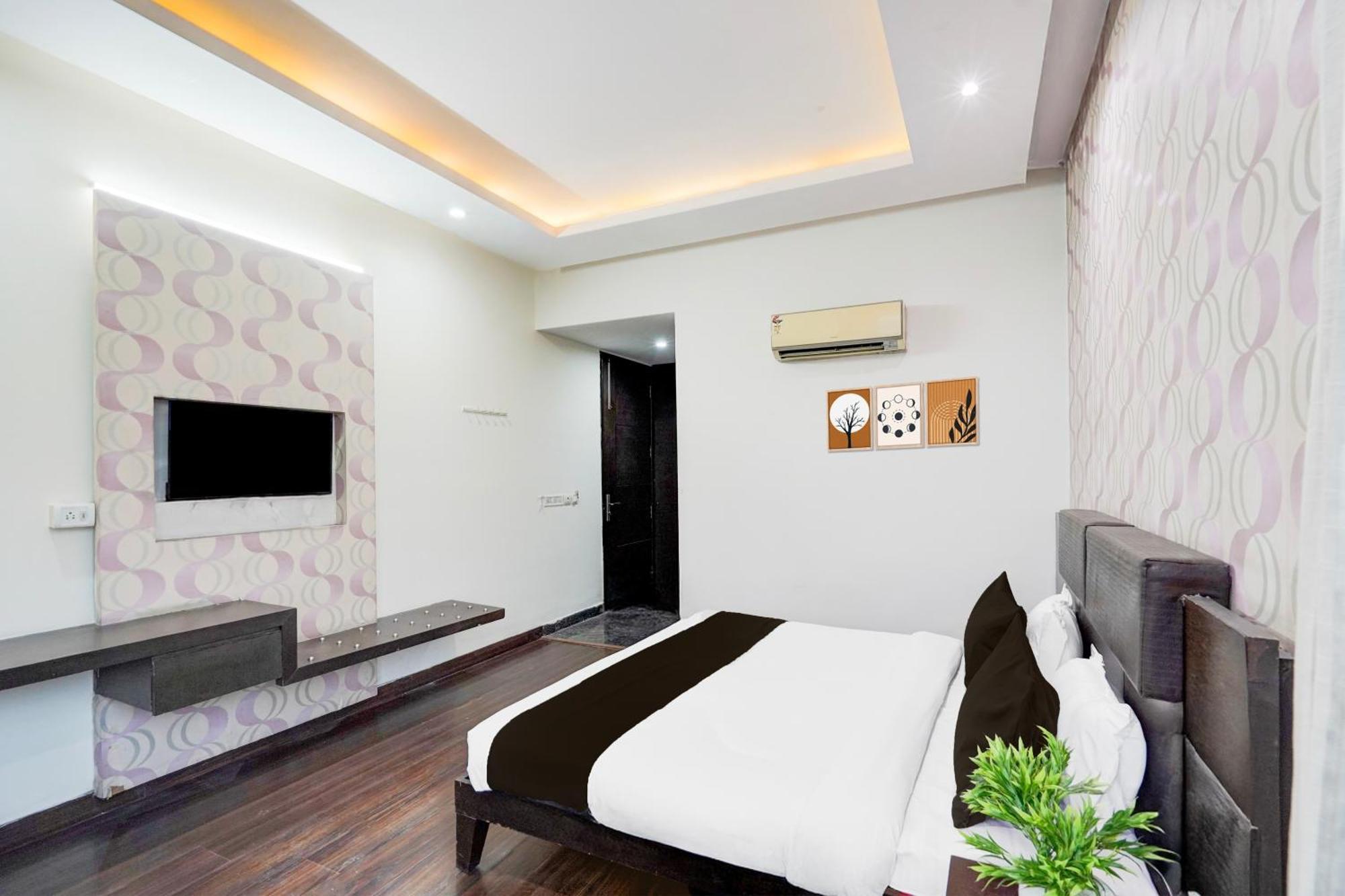 Hotel Super Townhouse Sector 51 Noida Near Metro Station Zewnętrze zdjęcie