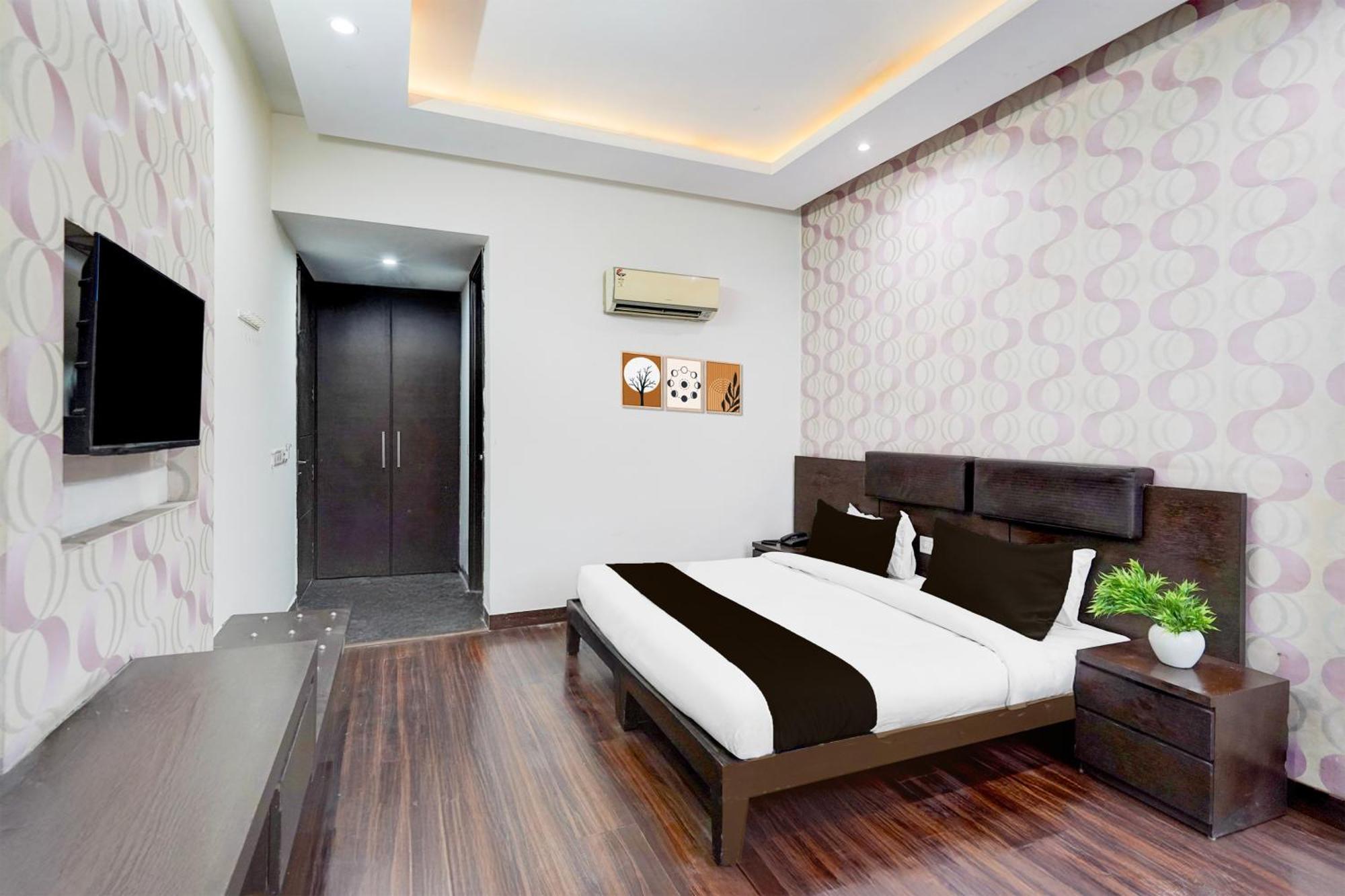 Hotel Super Townhouse Sector 51 Noida Near Metro Station Zewnętrze zdjęcie