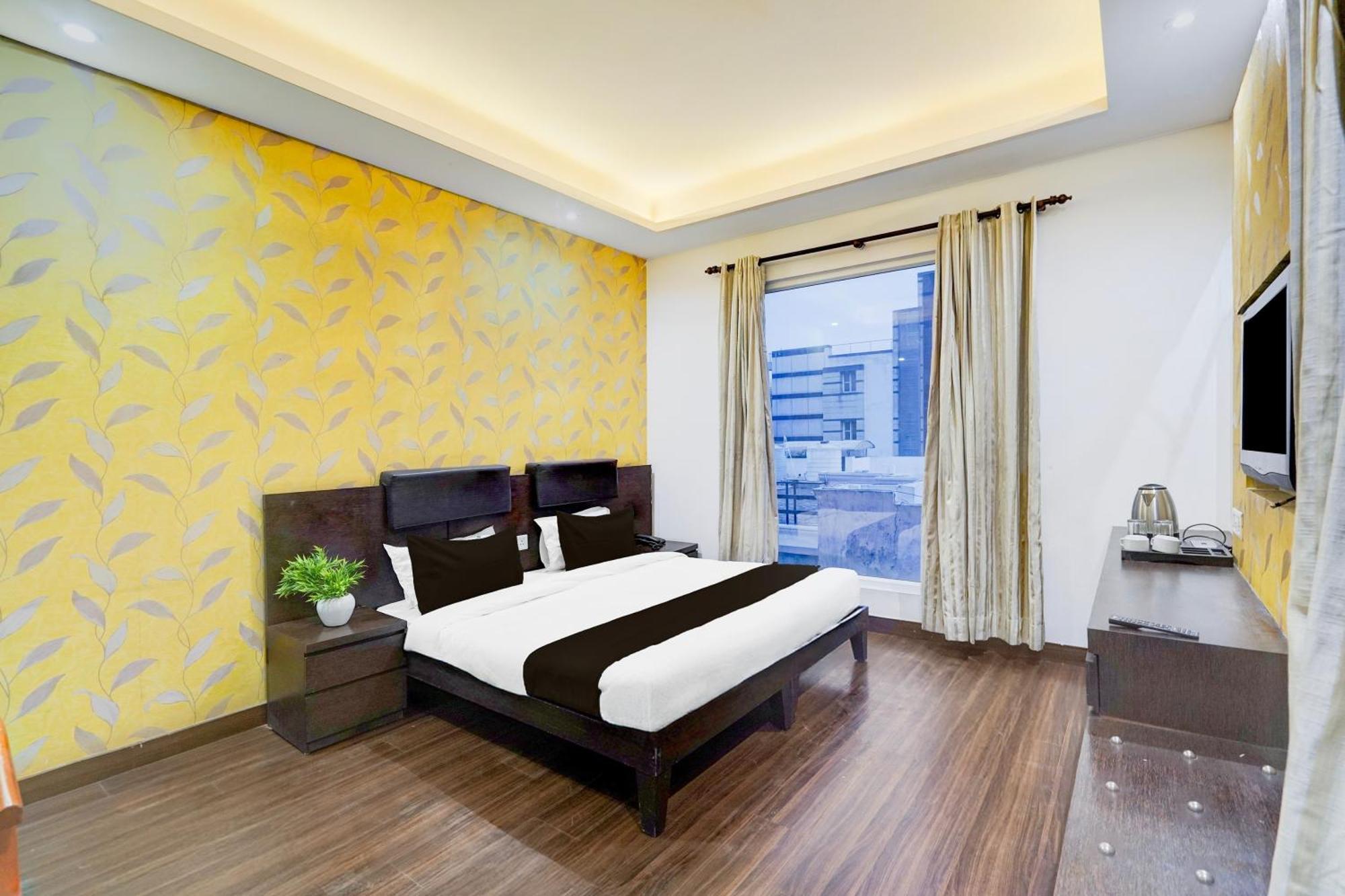 Hotel Super Townhouse Sector 51 Noida Near Metro Station Zewnętrze zdjęcie