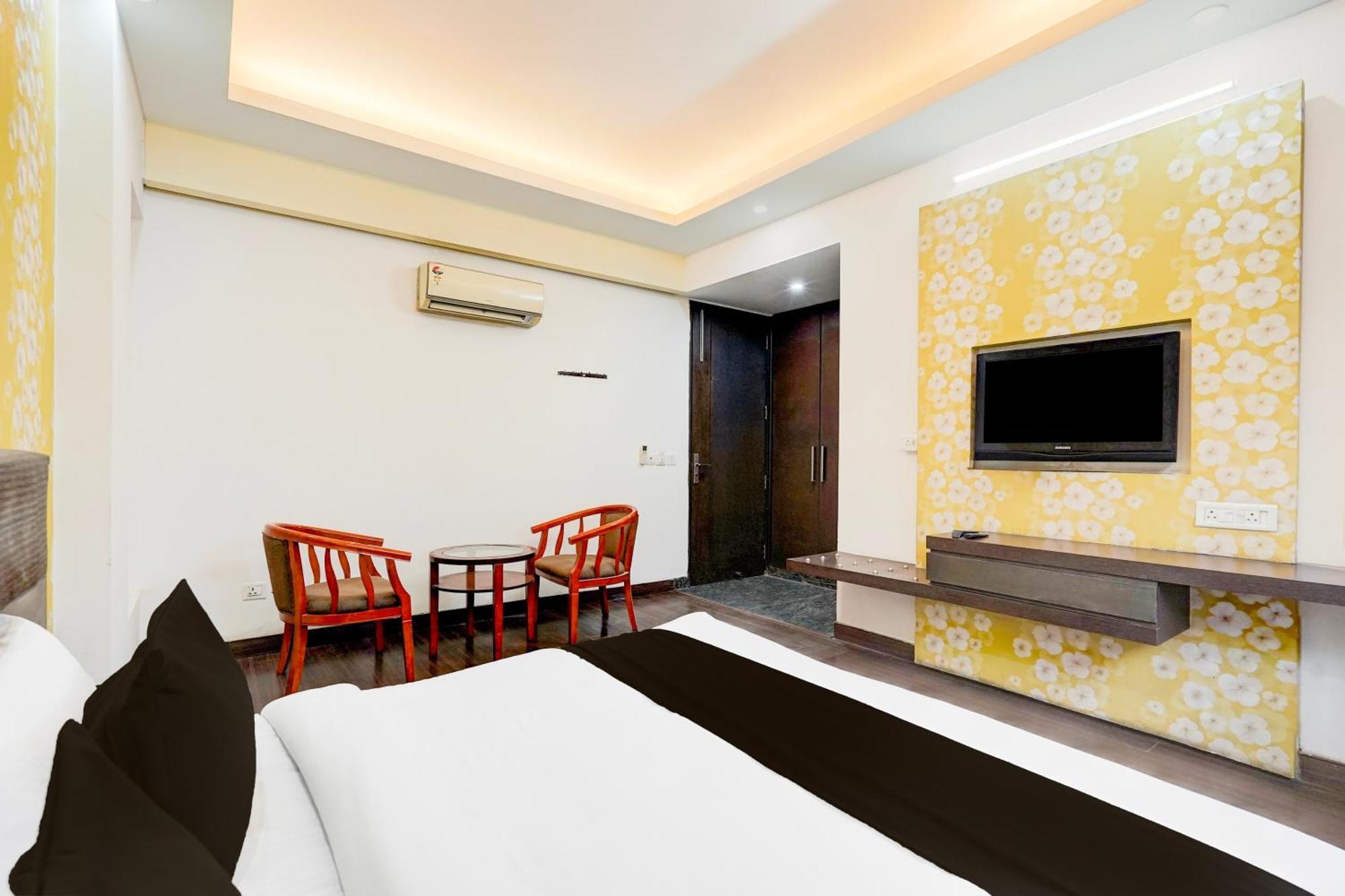 Hotel Super Townhouse Sector 51 Noida Near Metro Station Zewnętrze zdjęcie