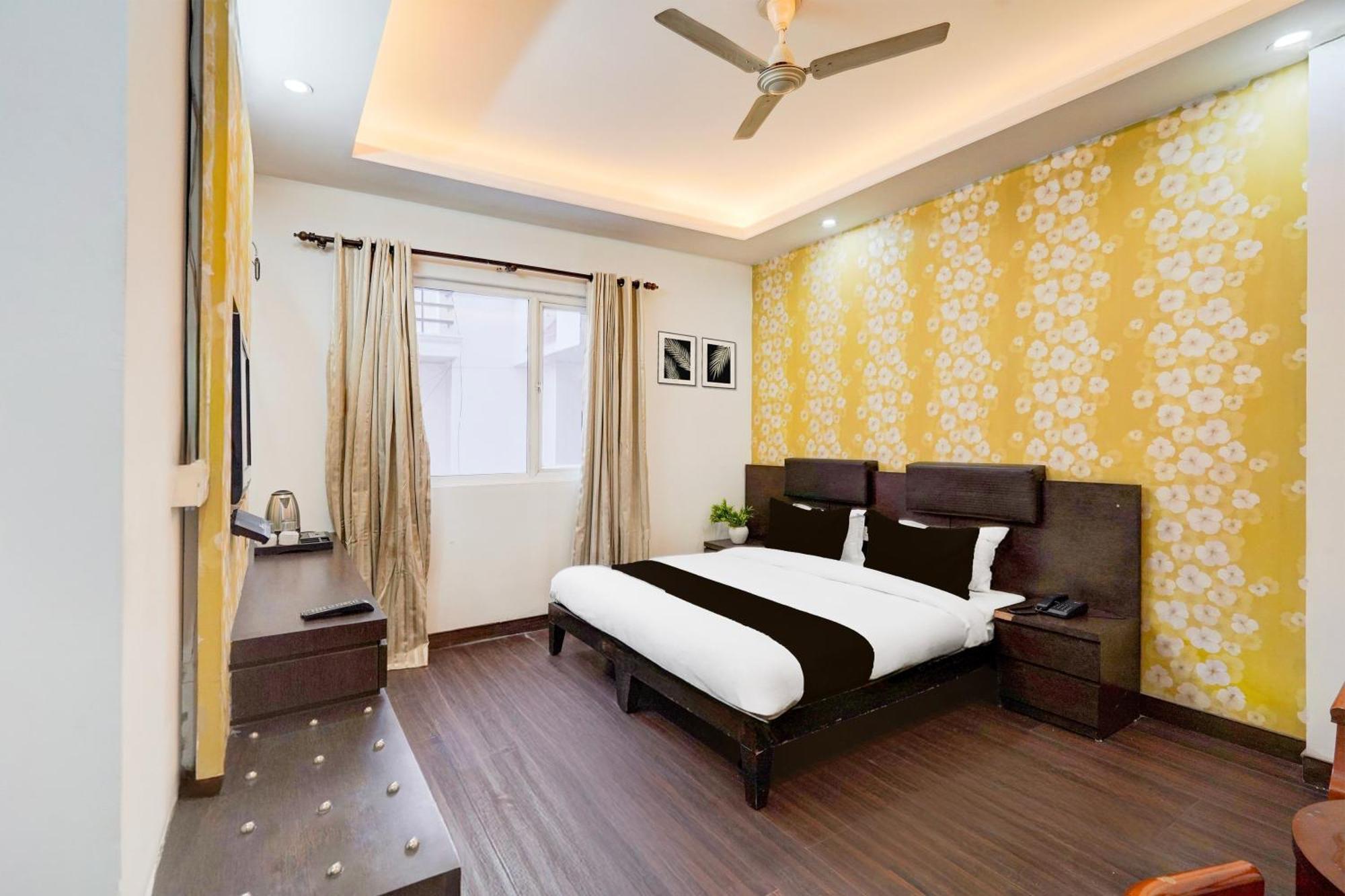 Hotel Super Townhouse Sector 51 Noida Near Metro Station Zewnętrze zdjęcie