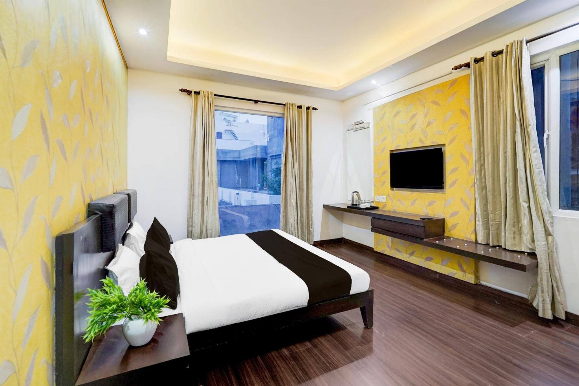 Hotel Super Townhouse Sector 51 Noida Near Metro Station Zewnętrze zdjęcie