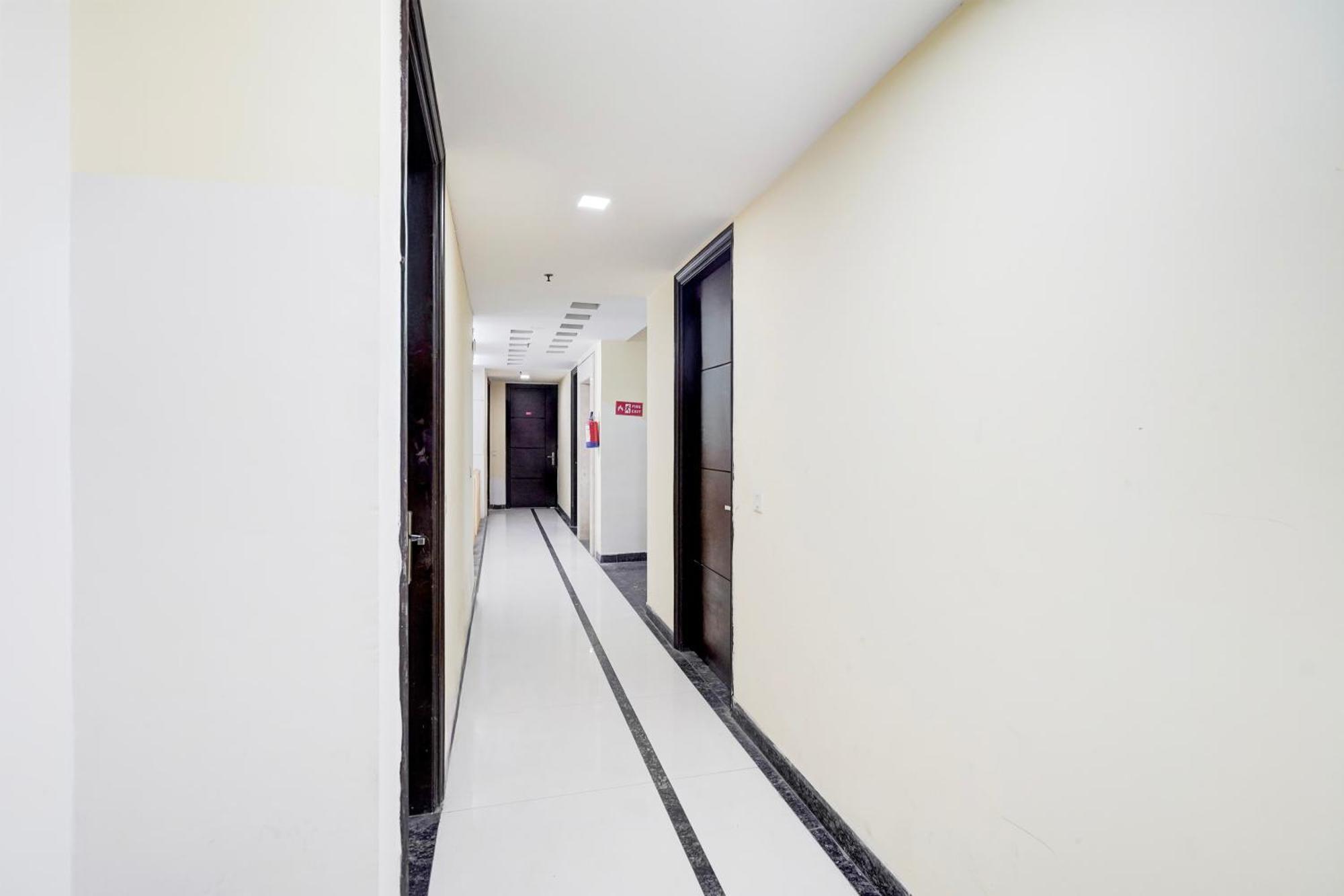 Hotel Super Townhouse Sector 51 Noida Near Metro Station Zewnętrze zdjęcie