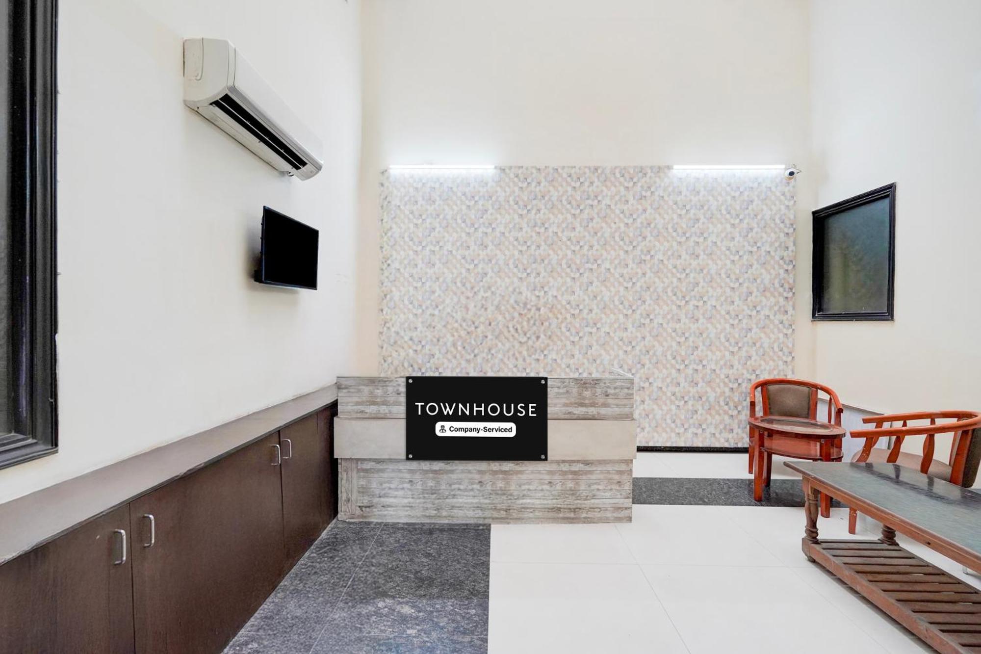 Hotel Super Townhouse Sector 51 Noida Near Metro Station Zewnętrze zdjęcie