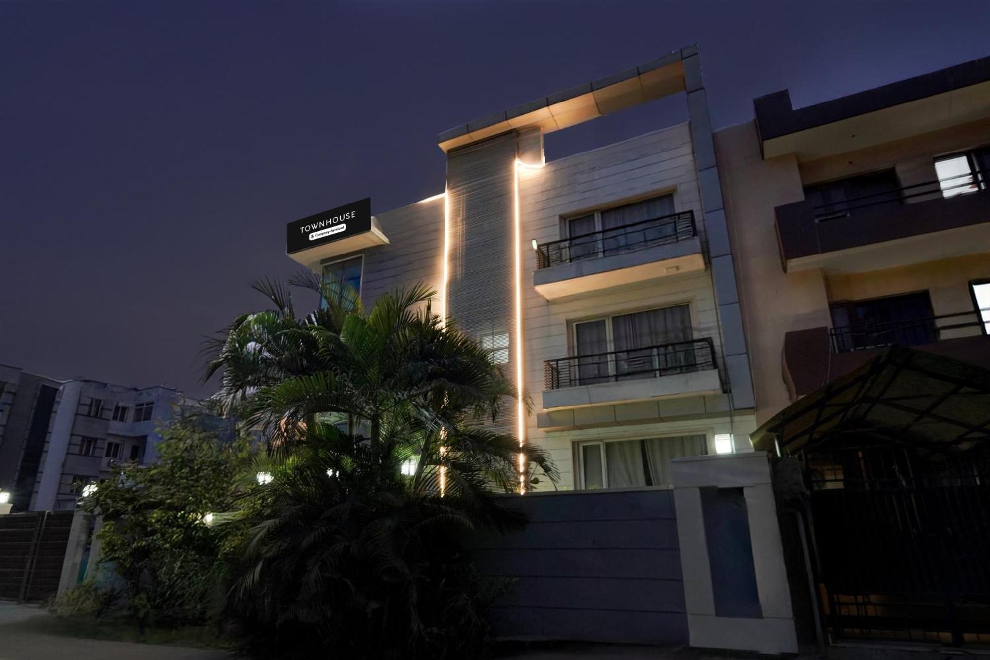 Hotel Super Townhouse Sector 51 Noida Near Metro Station Zewnętrze zdjęcie
